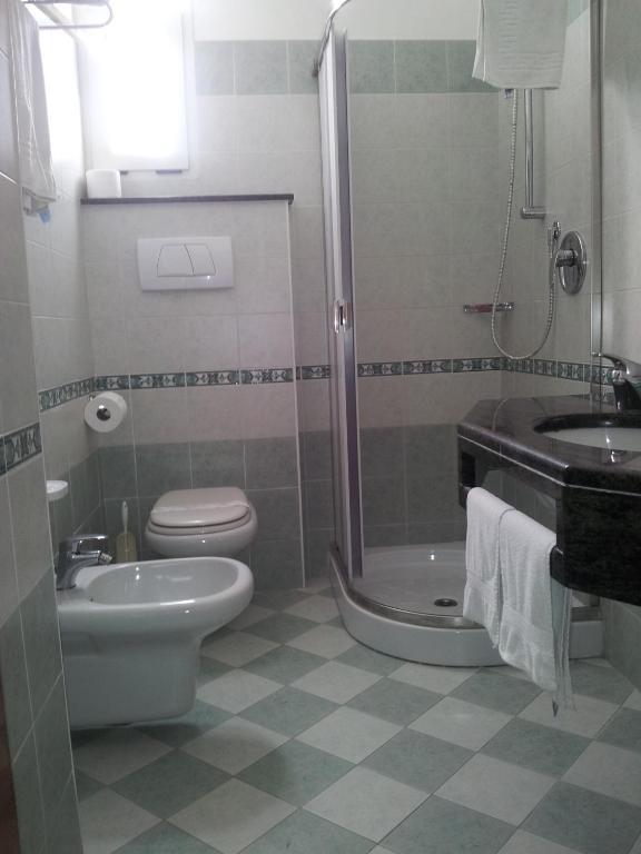 Hotel Astoria Misano Adriatico Bagian luar foto